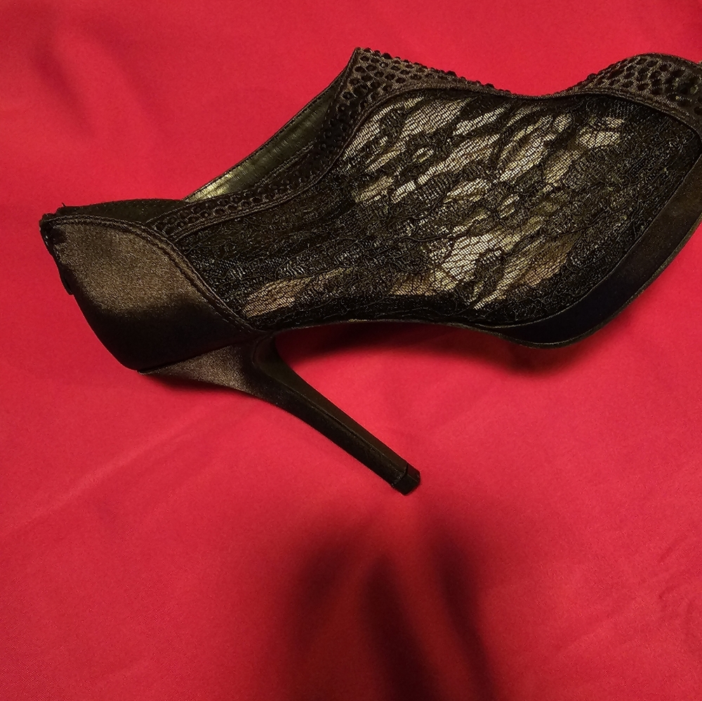 Black rhinestone lace & satin pump